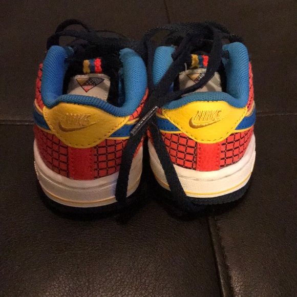 Muti-Color Nike’s (Toddler) - Picture 4 of 5